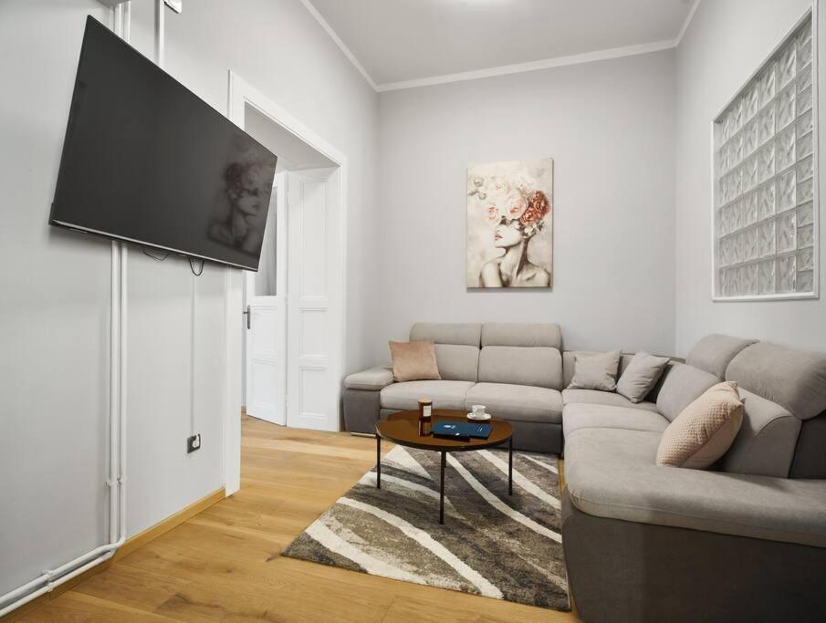 City Twenty 2Bdr Apartment By Irundo ซาเกร็บ ภายนอก รูปภาพ